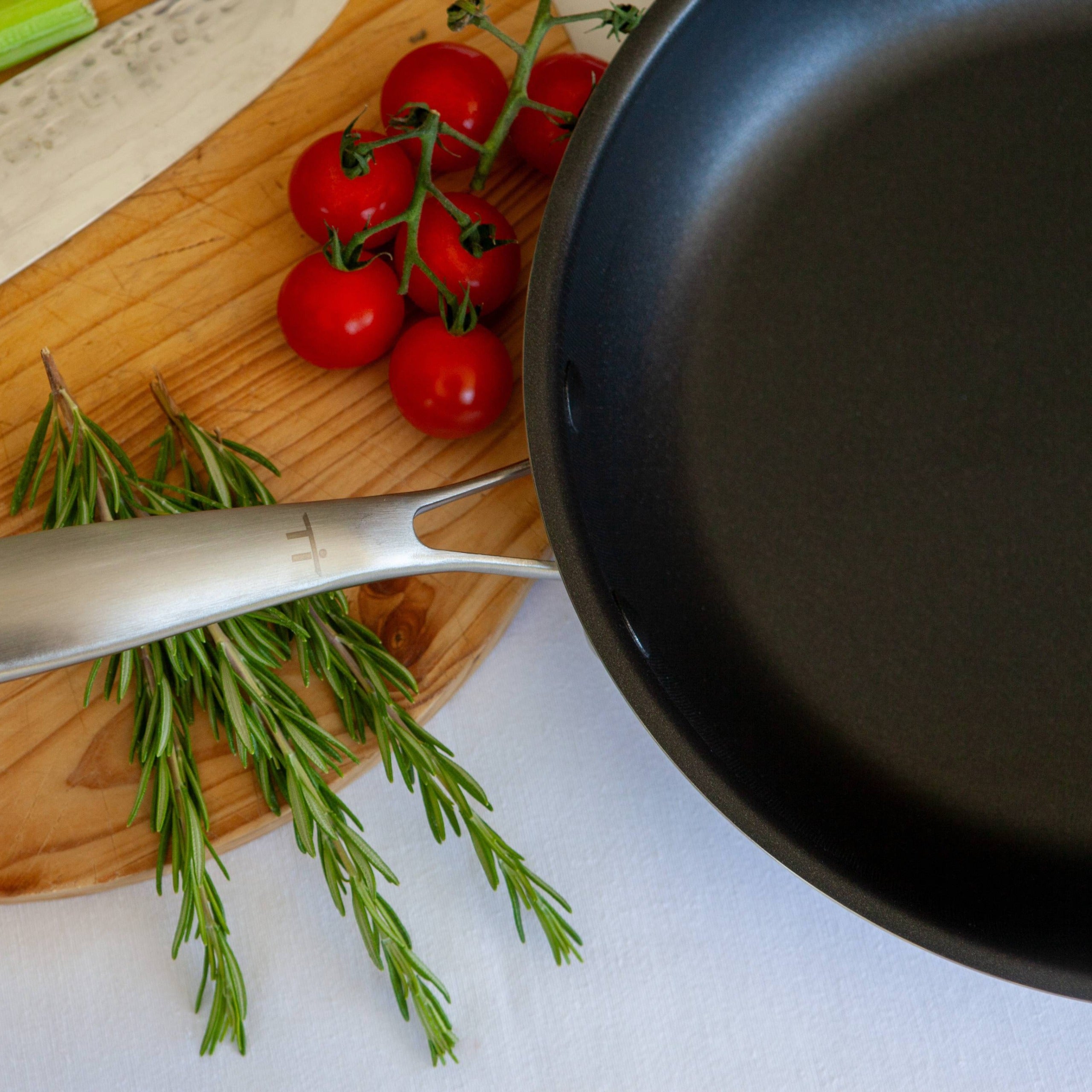 Titanium Max™ Frypan | Non-stick, scratch-resistant | 2nd Unit -€10